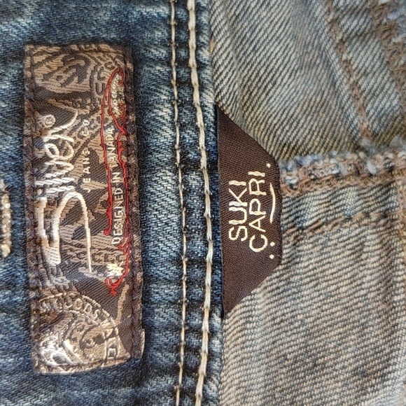 Silver Capri Suki Jeans - Picture 4 of 6